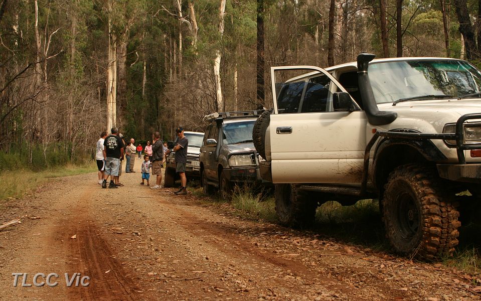 05-Morning Tea-Granton Rd on Acheron river.JPG